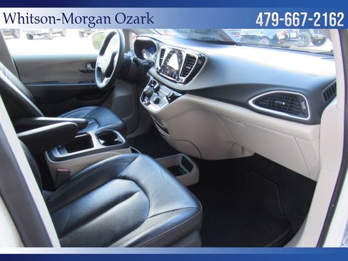 Used 2022 Chrysler Pacifica Touring-L image 31
