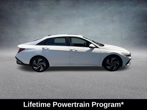 Used 2025 Hyundai Elantra Limited FWD image 7
