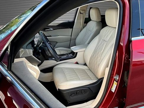 Used 2022 Buick Envision Avenir w/ Technology Package II AWD/4WD image 21