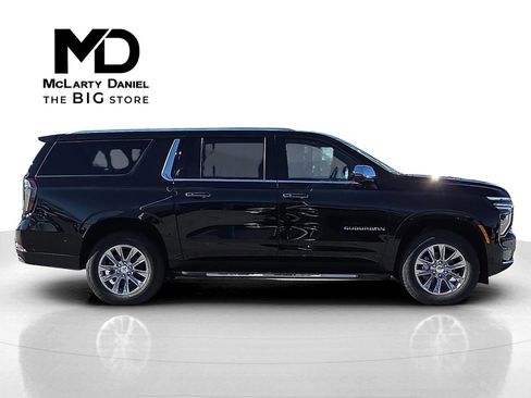 New 2026 Chevrolet Suburban Premier image 6