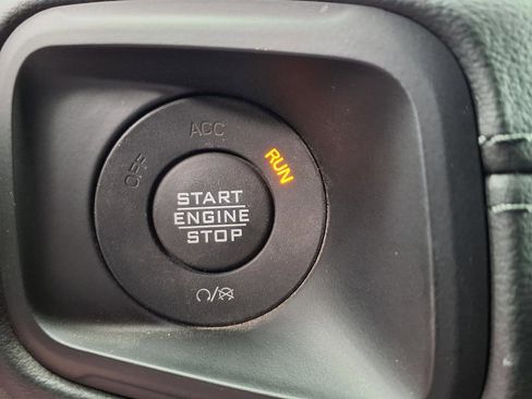 Used 2024 Jeep Gladiator Mojave w/ Convenience Group image 7