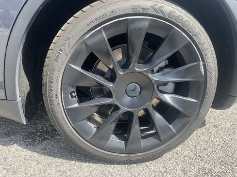 Used 2021 Tesla Model Y Standard Range image 14