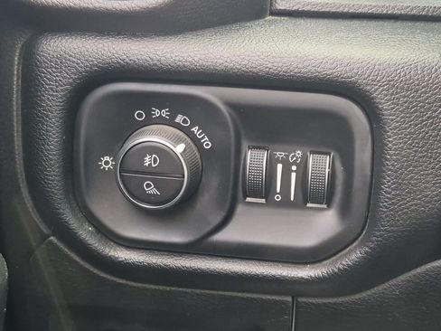 Used 2019 RAM 1500 Big Horn RWD image 15
