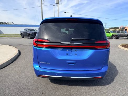 New 2026 Chrysler Pacifica Select FWD image 4