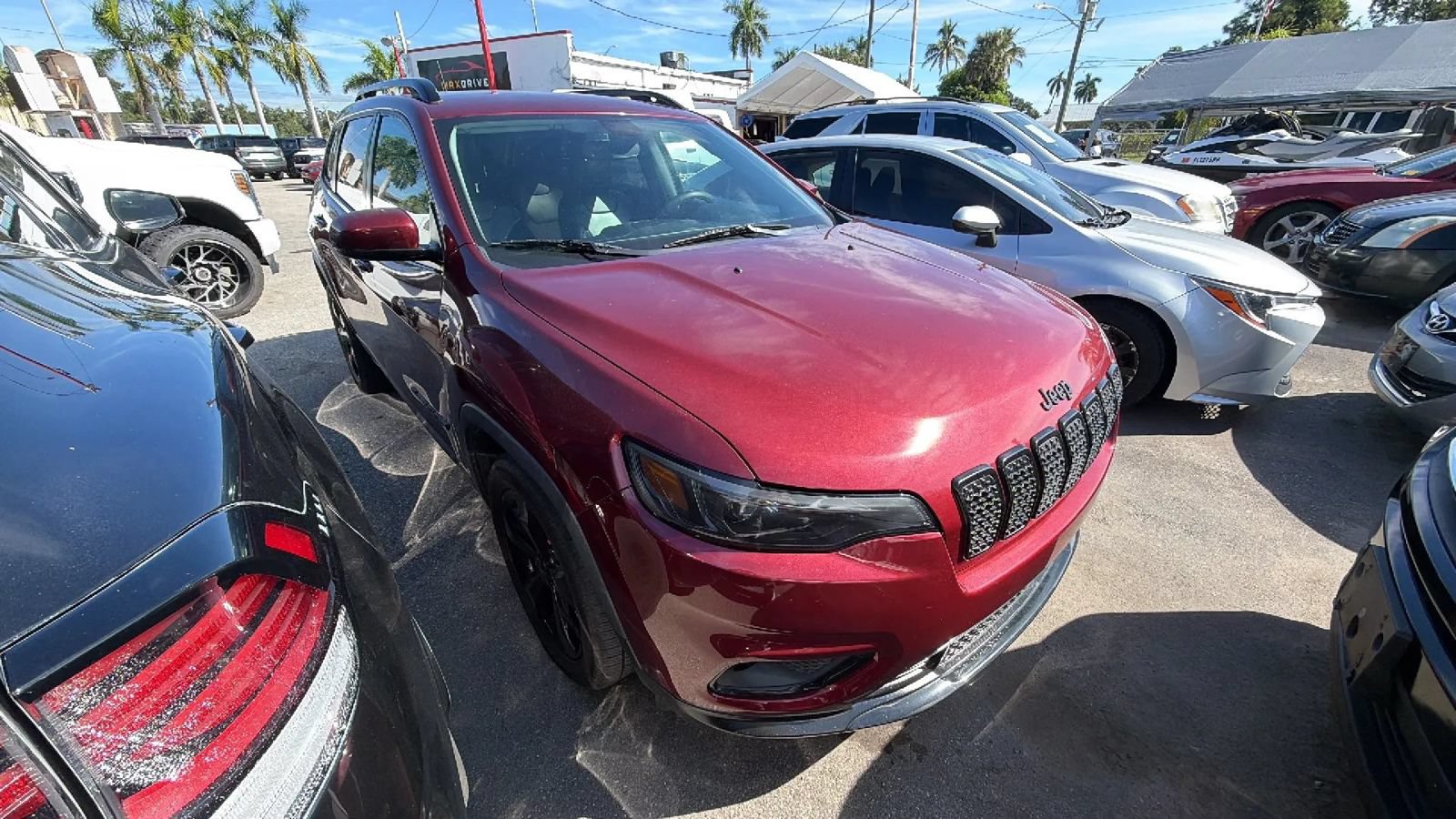 Used 2019 Jeep Cherokee Latitude Plus FWD image 2