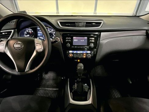 Used 2015 Nissan Rogue SV w/ SV Moonroof Package image 15
