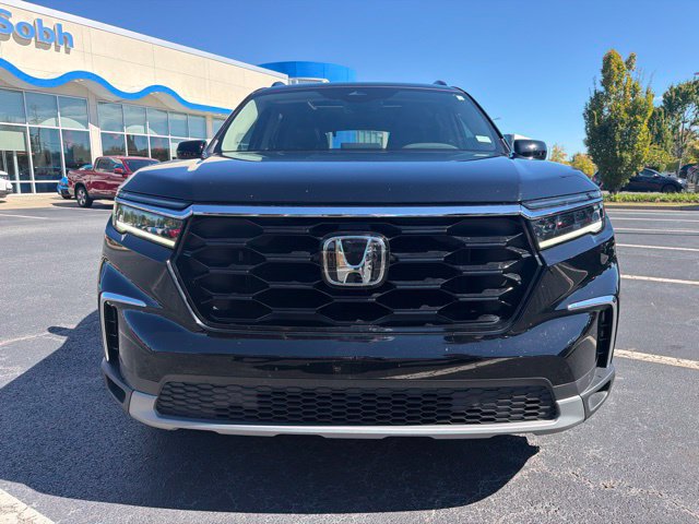 Used 2025 Honda Pilot Touring image 3