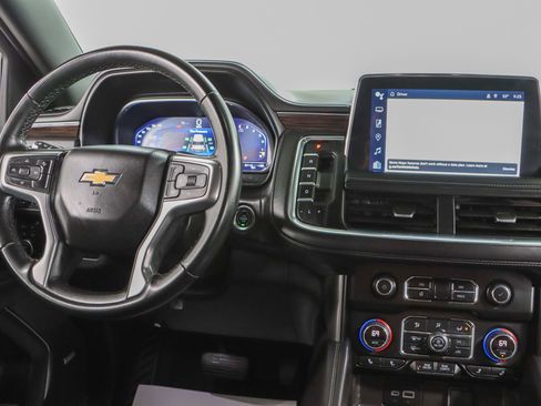 Used 2023 Chevrolet Suburban LT image 18