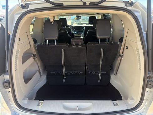 Used 2024 Chrysler Pacifica Limited FWD image 21