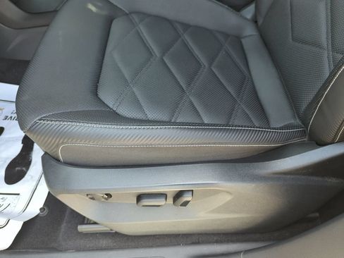 Used 2024 Volkswagen Atlas Cross Sport SE FWD image 35