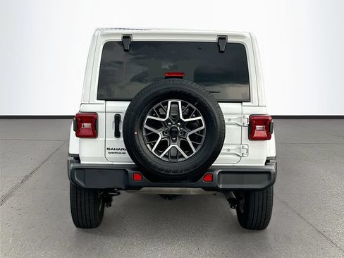 Used 2025 Jeep Wrangler Unlimited Sahara AWD/4WD image 25