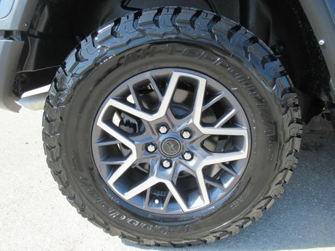 Used 2024 Jeep Wrangler Unlimited Sahara w/ Safety Group AWD/4WD image 8