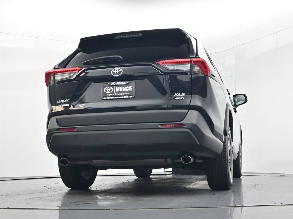 Used 2025 Toyota RAV4 XLE AWD/4WD image 46