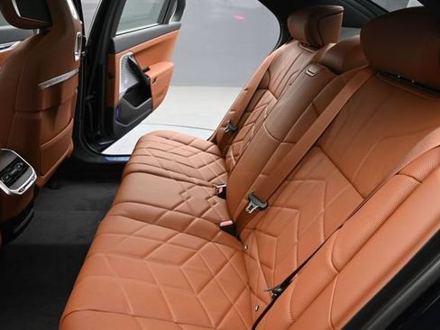 New 2026 BMW i7 xDrive60 w/ Executive Package AWD/4WD image 20