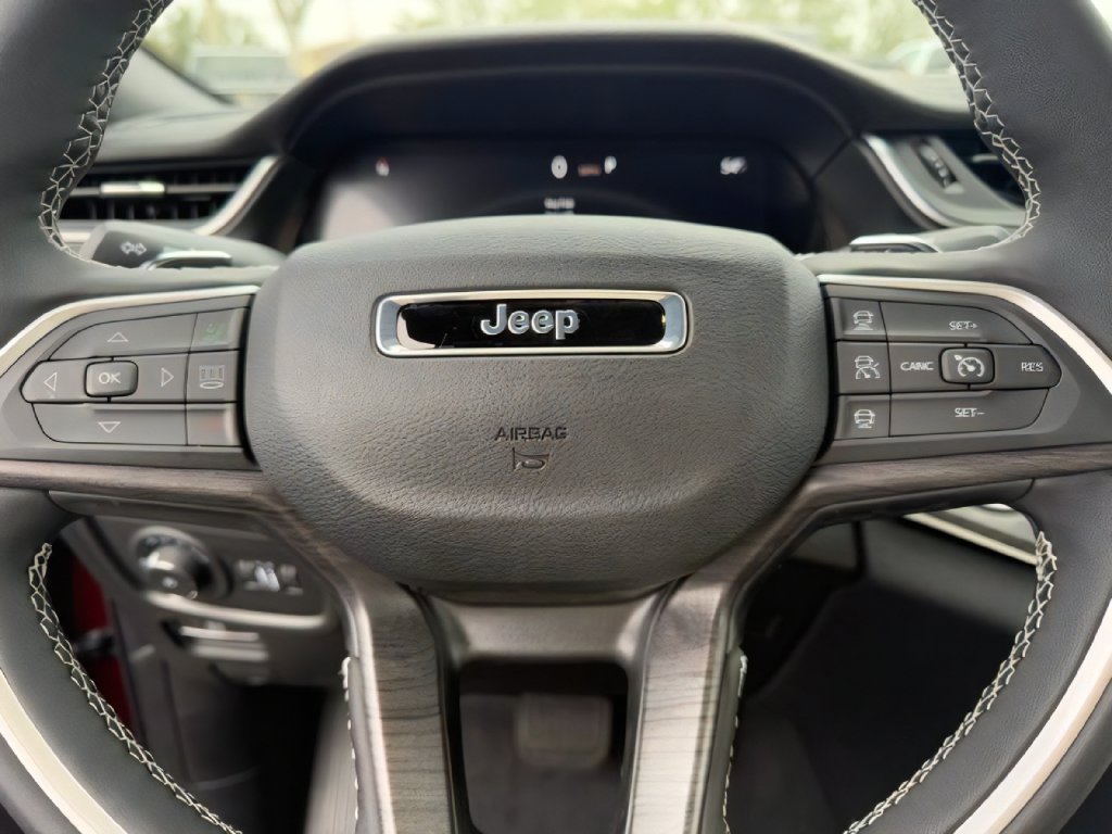 Used 2025 Jeep Grand Cherokee L Limited w/ Luxury Tech Group II RWD image 19