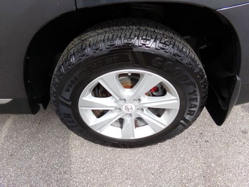 Used 2012 Toyota Highlander SE w/ Tow Pkg image 38