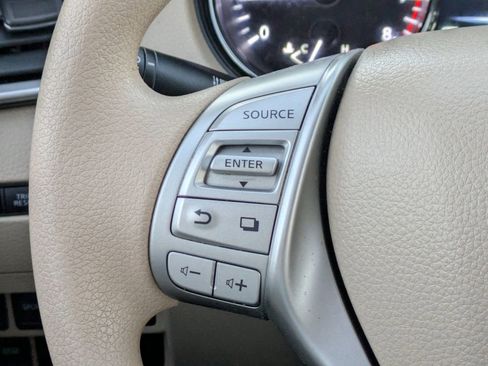 Used 2015 Nissan Rogue SV image 25