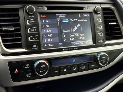 Used 2019 Toyota Highlander Limited FWD image 26