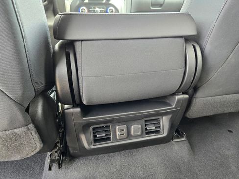 Used 2022 Chevrolet Silverado 1500 LT w/ Bed Protection Package RWD image 13