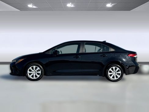 Used 2024 Toyota Corolla LE FWD image 2