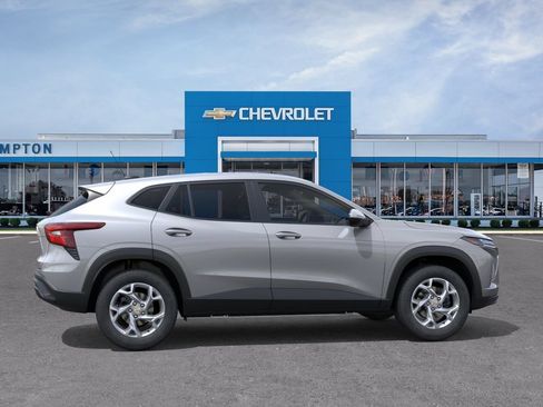 New 2026 Chevrolet Trax LS w/ LS Convenience Package FWD image 5