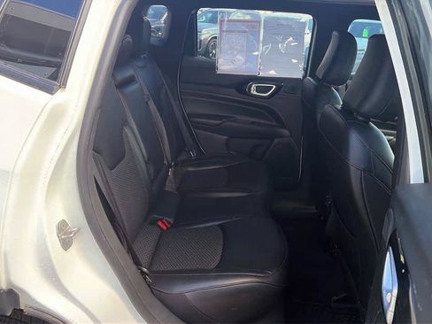 Used 2022 Jeep Compass Latitude w/ Sun and Sound Group AWD/4WD image 18