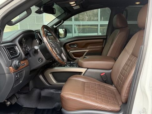 Used 2021 Nissan Titan Platinum Reserve w/ Moonroof Package AWD/4WD image 18