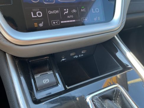 Used 2022 Subaru Outback Premium image 18