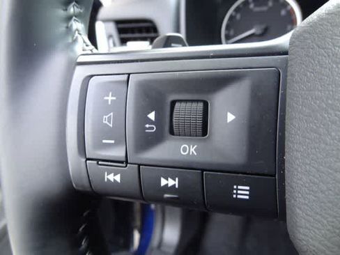 Used 2025 Nissan Rogue SV FWD image 17
