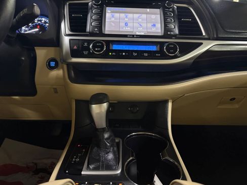 Used 2015 Toyota Highlander Limited FWD image 18