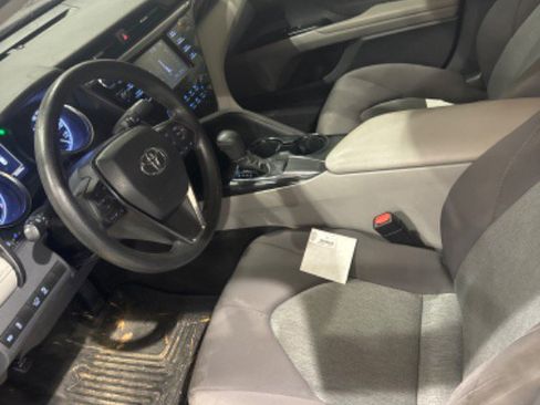 Used 2019 Toyota Camry LE image 10