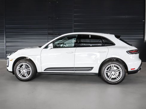 Used 2025 Porsche Macan image 2