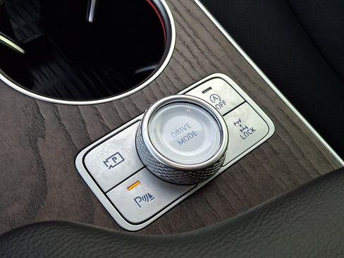 Certified 2025 Genesis GV80 2.5T Prestige AWD/4WD image 27