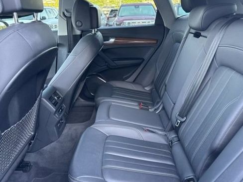 Used 2022 Audi Q5 2.0T Premium w/ Convenience Package AWD/4WD image 6