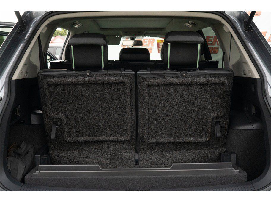 Used 2020 Volkswagen Tiguan SE w/ Panoramic Sunroof Package FWD image 38