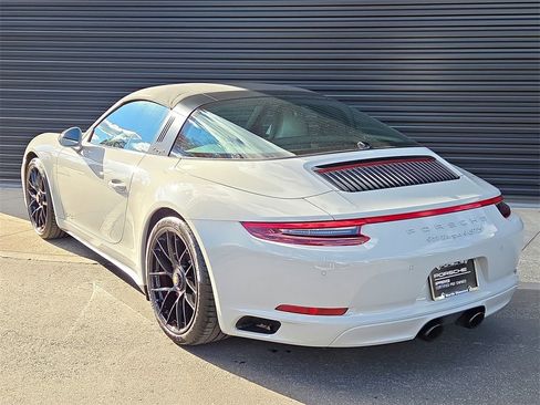 Used 2018 Porsche 911 Targa 4 GTS image 3
