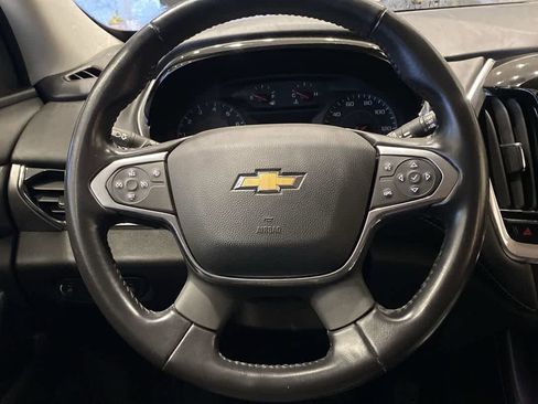 Used 2020 Chevrolet Traverse LT image 17