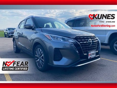 Used 2021 Nissan Kicks SV FWD image 1