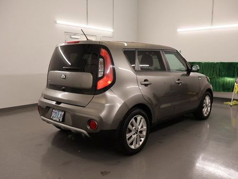 Used 2019 Kia Soul + image 2
