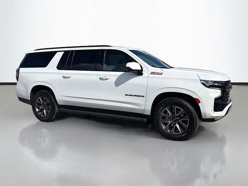 Used 2024 Chevrolet Suburban Z71 w/ Luxury Package image 2