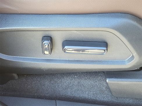 Used 2025 Honda Pilot Elite image 13