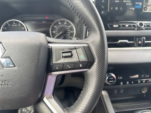 Used 2025 Mitsubishi Outlander AWD image 15