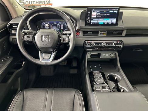 Used 2025 Honda Pilot Elite image 18