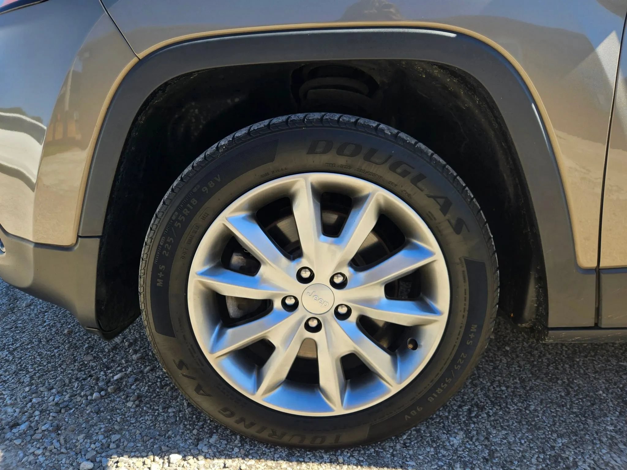Used 2018 Jeep Cherokee Limited FWD image 11