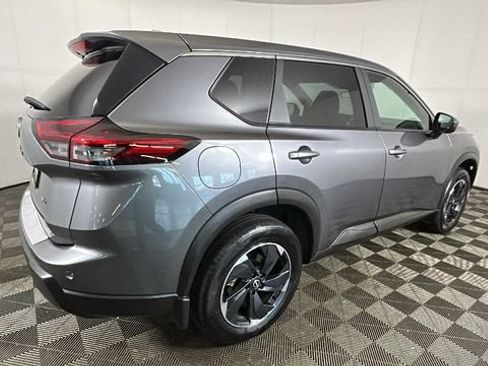 Certified 2026 Nissan Rogue SV AWD/4WD image 2