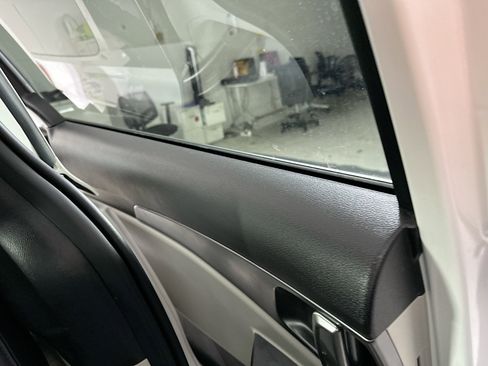 Used 2024 Kia Carnival LX image 25