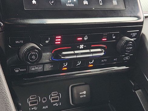 Used 2024 Jeep Grand Cherokee L Laredo image 15