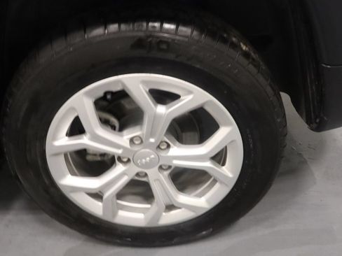 Used 2024 Jeep Compass Latitude AWD/4WD image 24
