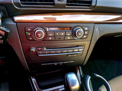 Used 2012 BMW 128i Convertible image 17