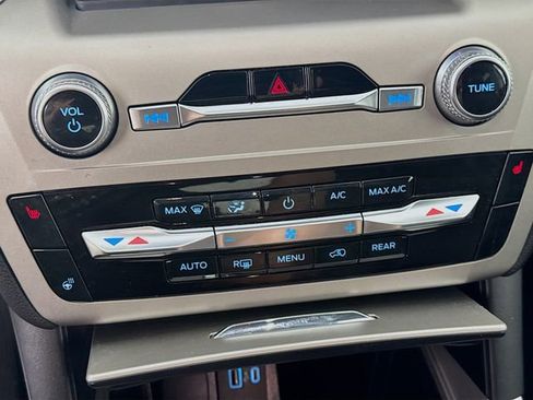 Certified 2022 Ford Explorer XLT w/ Equipment Group 202A image 19